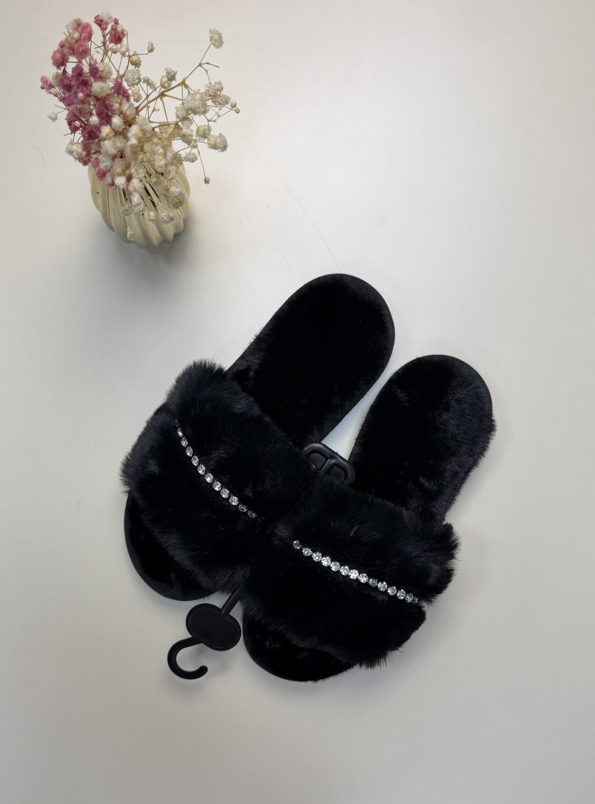 Pantoufle en fourrure strass " noir "