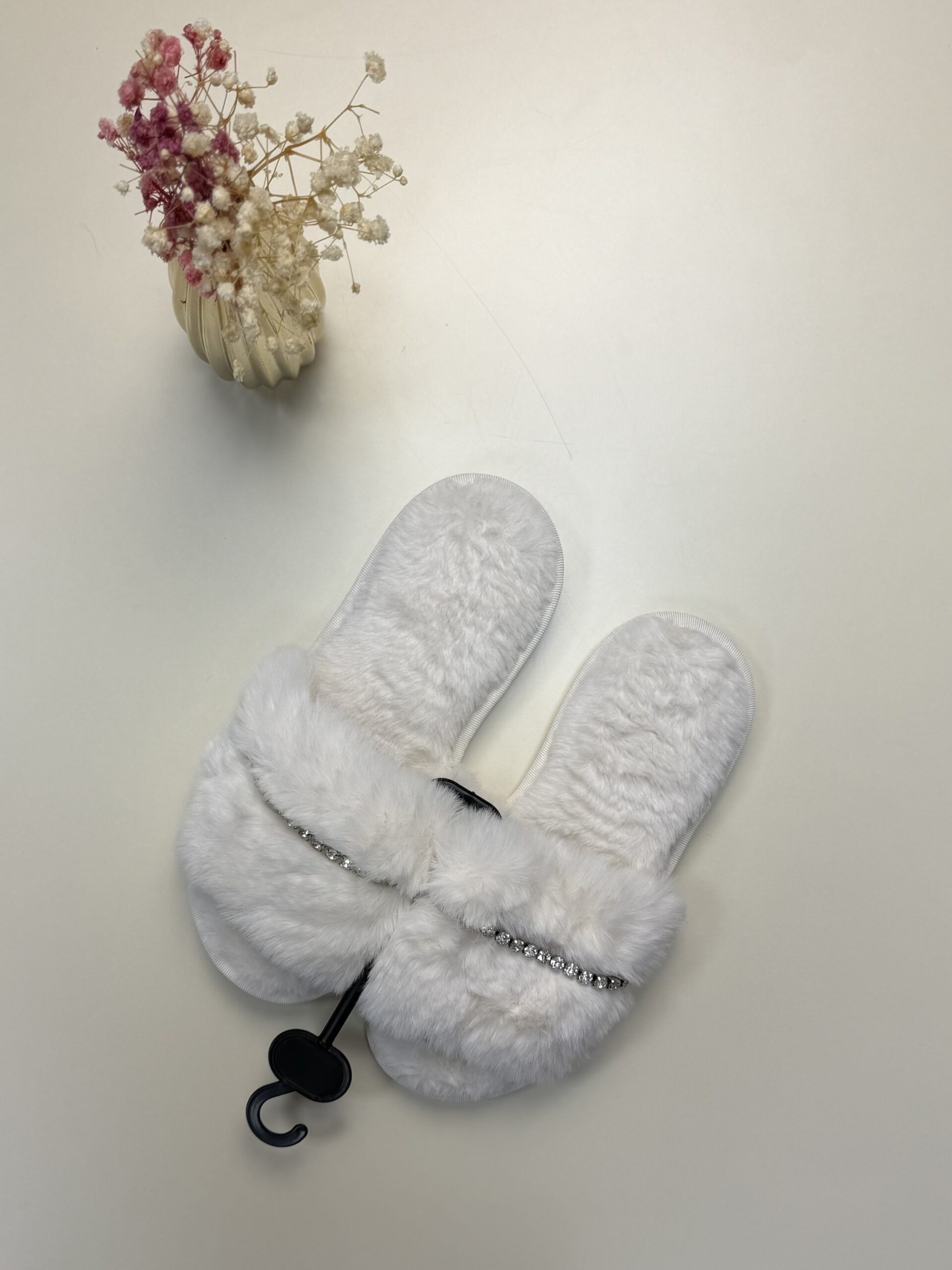 Pantoufle en fourrure strass " blanche "