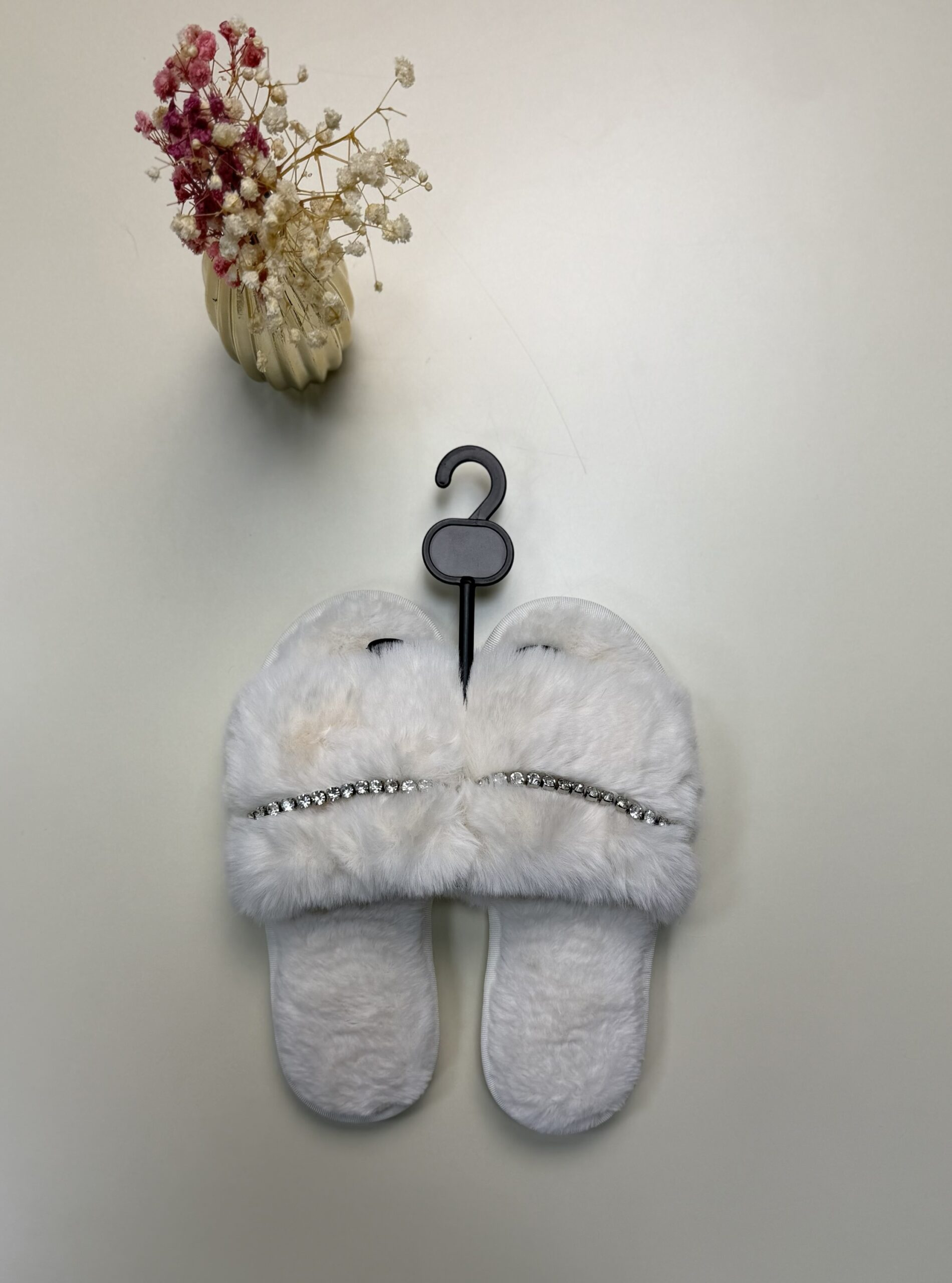 Pantoufle en fourrure strass " blanche " – Image 2