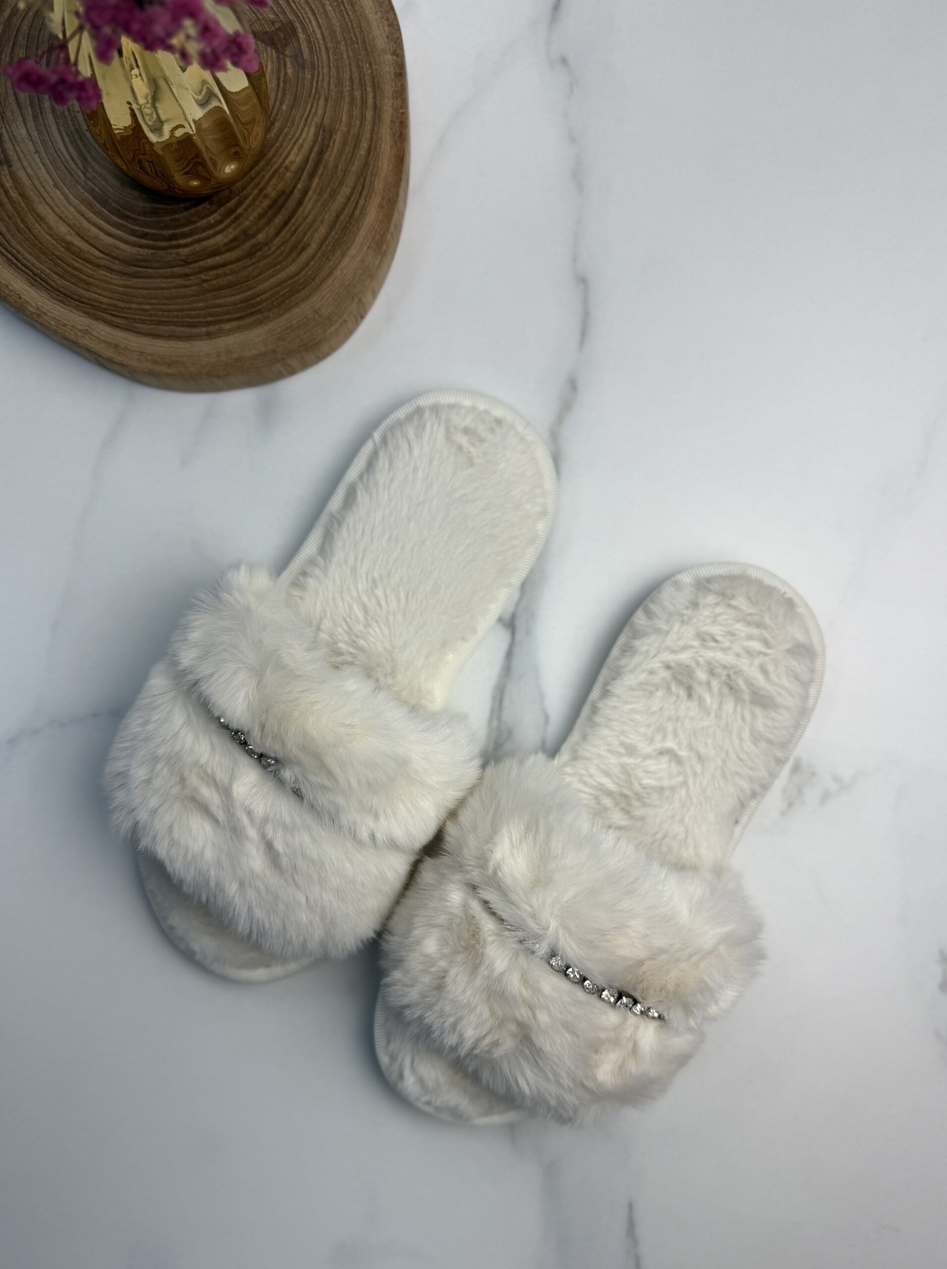 Pantoufle en fourrure strass " blanche "