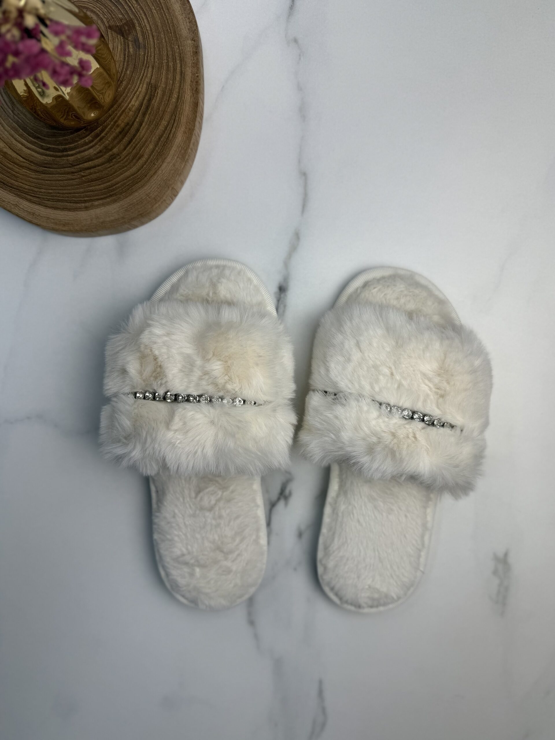 Pantoufle en fourrure strass " blanche " – Image 2