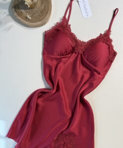 Nuisette en satin " bordeaux "