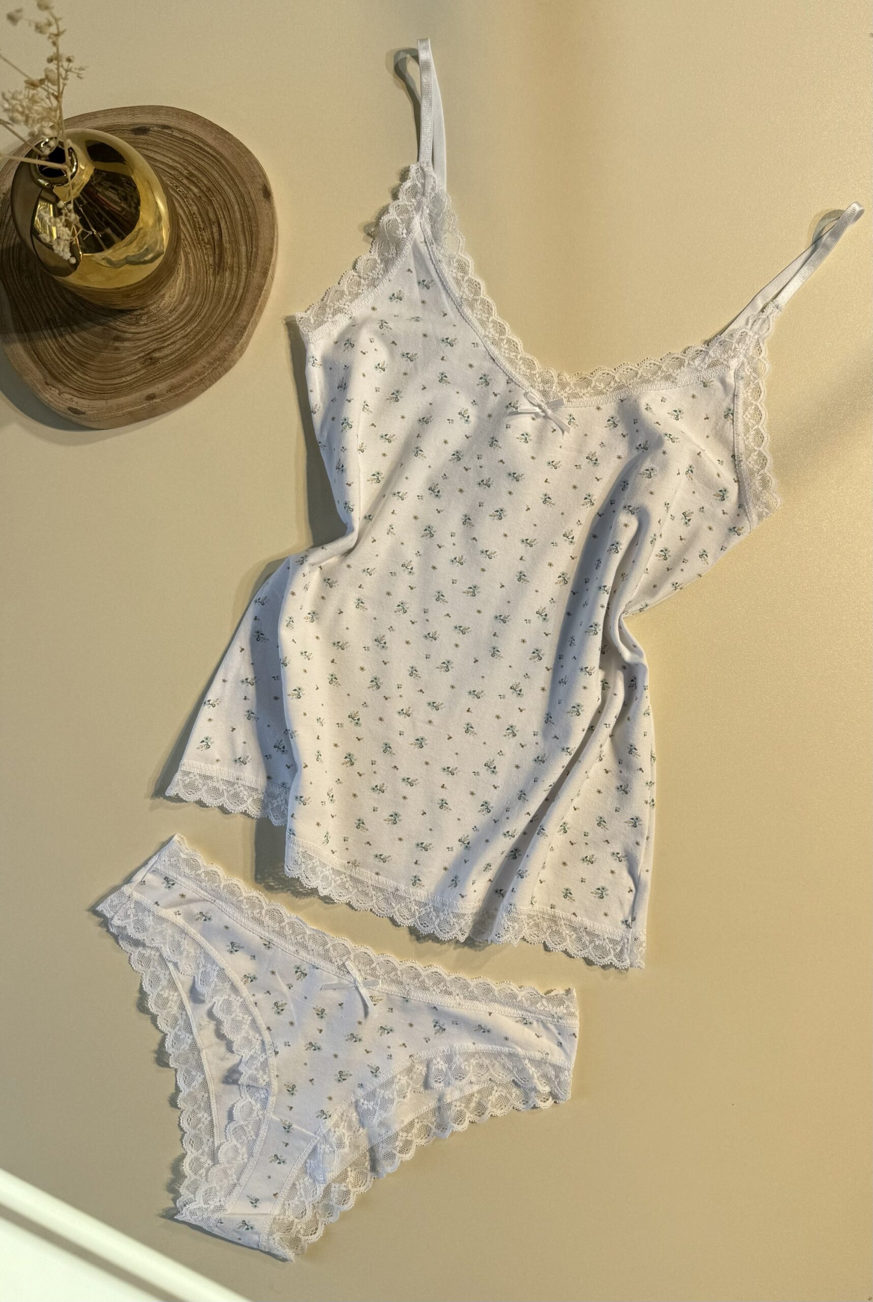 Tricot de peau + bas " Vert à fleur "