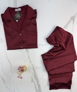 Alternative view of Pyjama boutonné en satin - bordeaux unie -