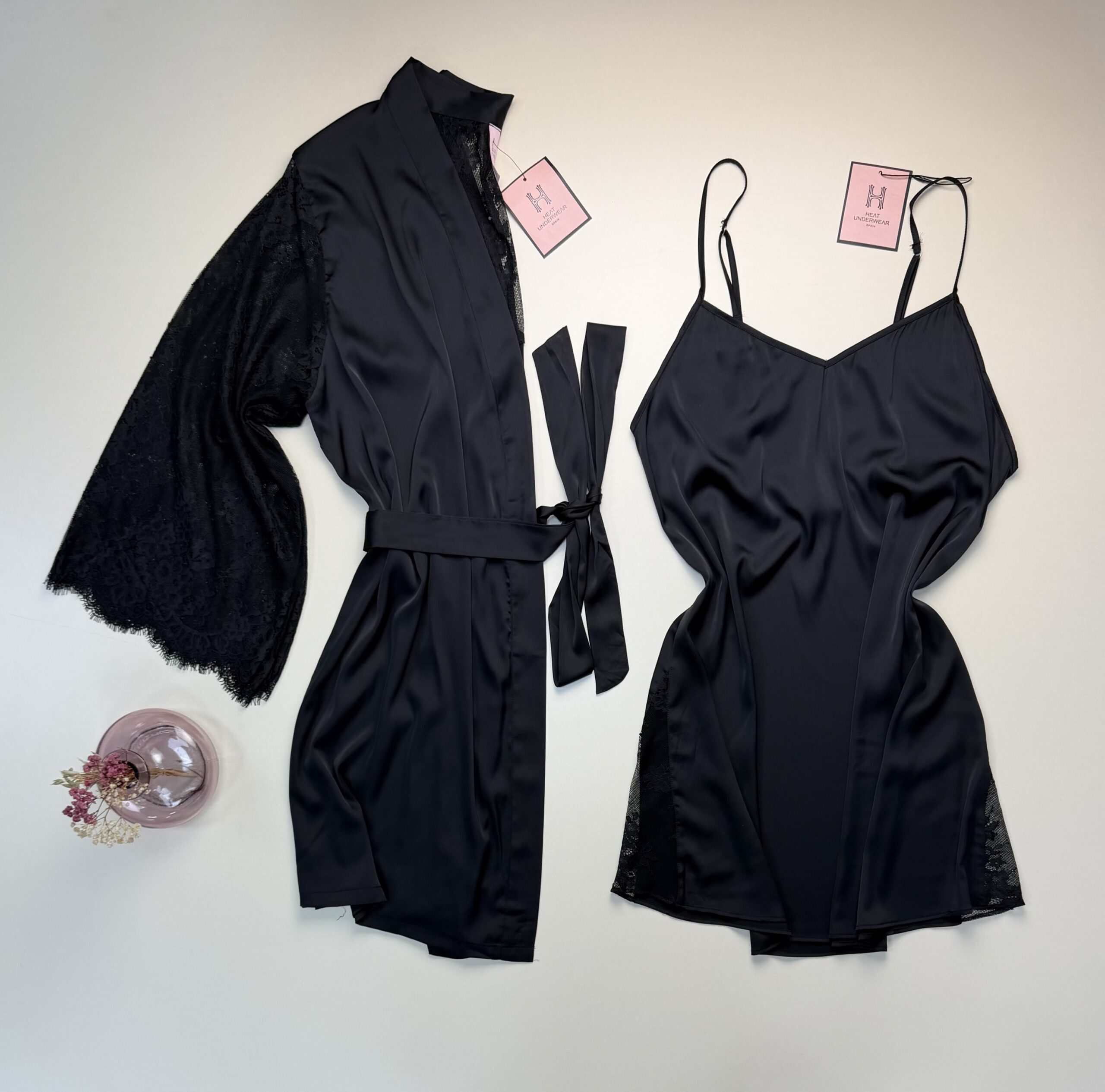 Ensemble nuisette peignoir en satin " NOIR "