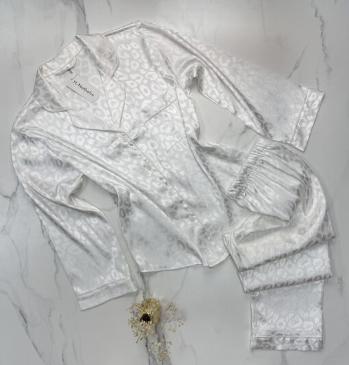 Pyjama boutonnée en satin " blanc "
