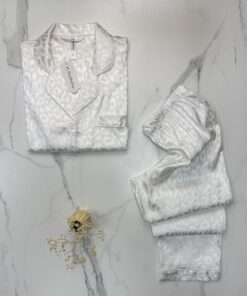 Alternative view of Pyjama boutonnée en satin " blanc "