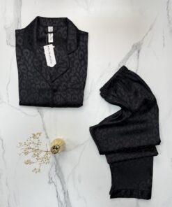 Alternative view of Pyjama boutonnée en satin " noir "