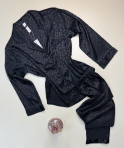 Pyjama boutonnée en satin " noir "