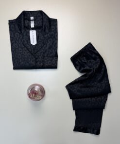 Alternative view of Pyjama boutonnée en satin " noir "