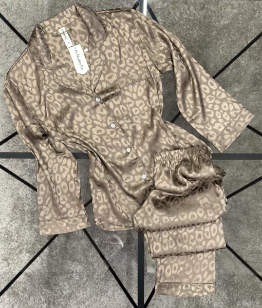 Pyjama boutonnée en satin " marron "