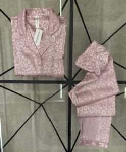 Alternative view of Pyjama boutonnée en satin " rose    "