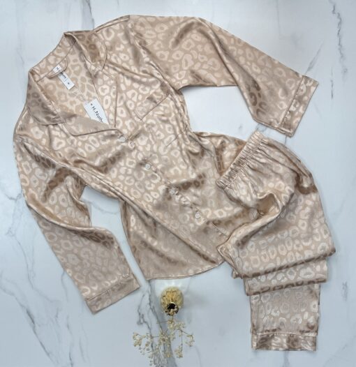 Pyjama boutonnée en satin " beige "