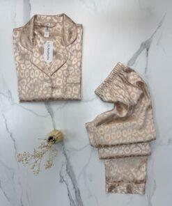 Alternative view of Pyjama boutonnée en satin " beige "