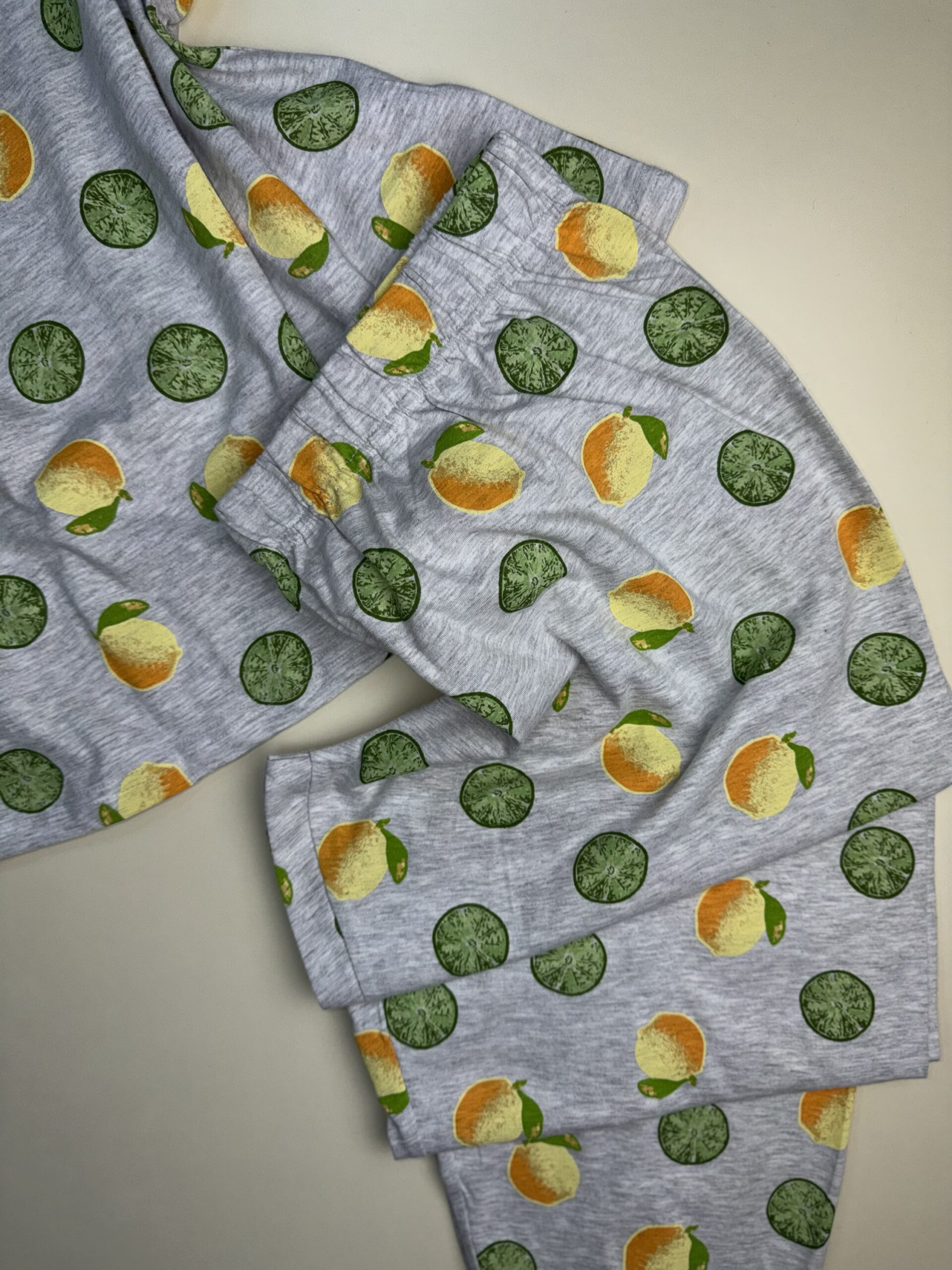 Pyjama Haut Demi Manche - Primark - ' Gris Au Fruits ' – Image 2