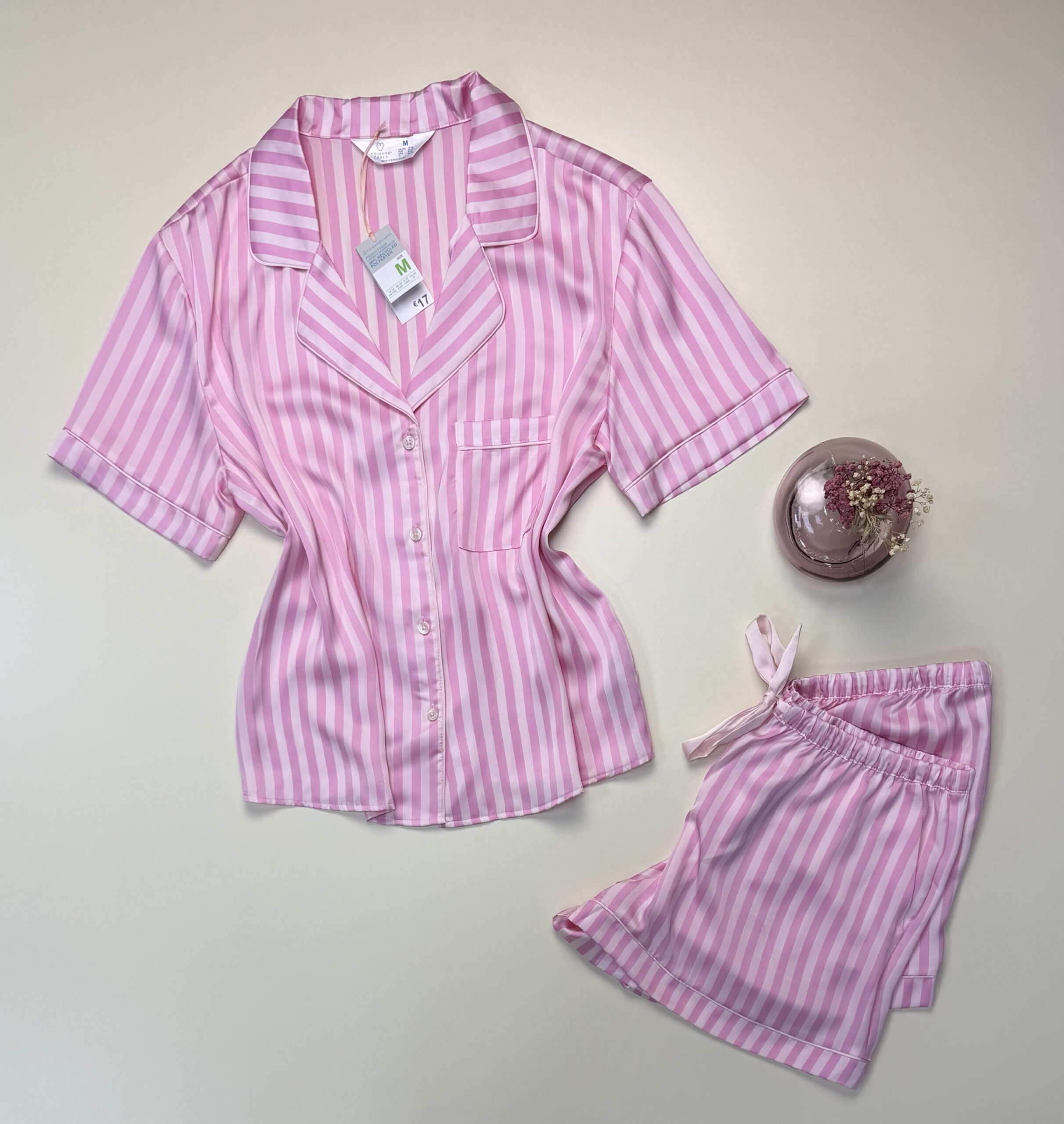 Pyjama short boutonnée en satin Primark " Rose à rayures " – Image 3