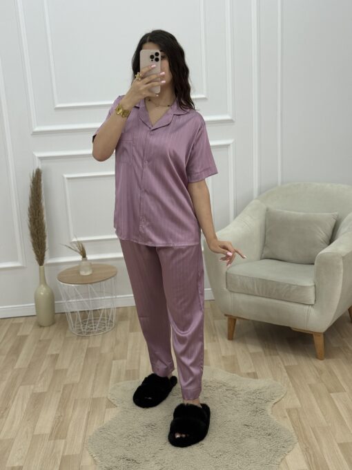 Pyjama Boutonnée  demi-manche en satin " Mauve " à rayures