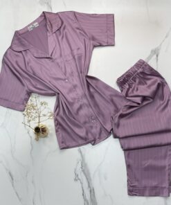 Pyjama Boutonnée  demi-manche en satin " Mauve " à rayures
