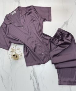 Pyjama Boutonnée  demi-manche en satin " Violet " à rayures