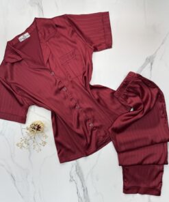Pyjama Boutonné  demi-manche en satin " Bordeaux " à rayures