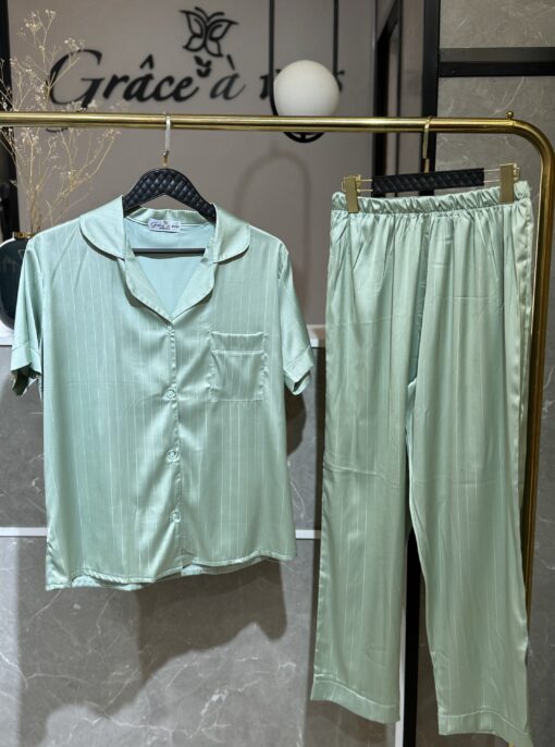 Pyjama Boutonnée  demi-manche en satin " Vert d'eau " à rayures