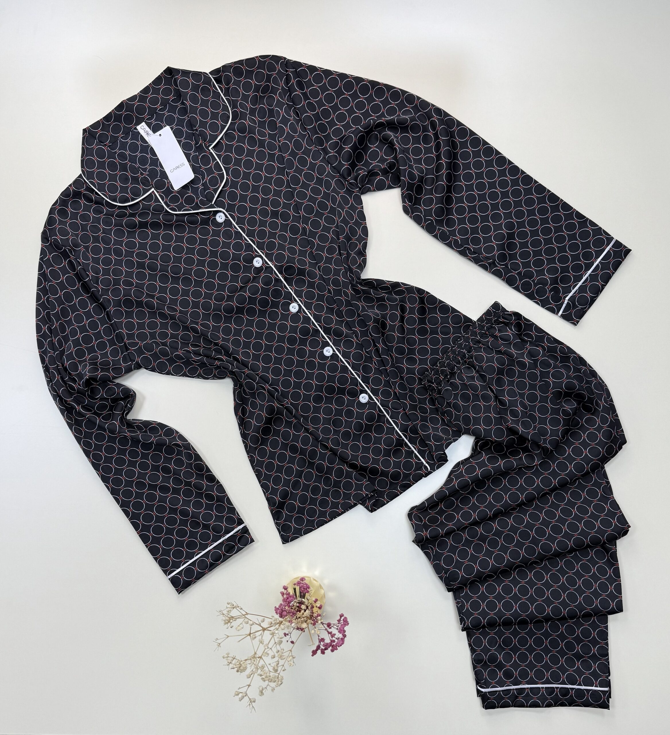 Pyjama en satin boutonné " Noir "