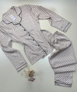 Pyjama en satin boutonné " Crème "