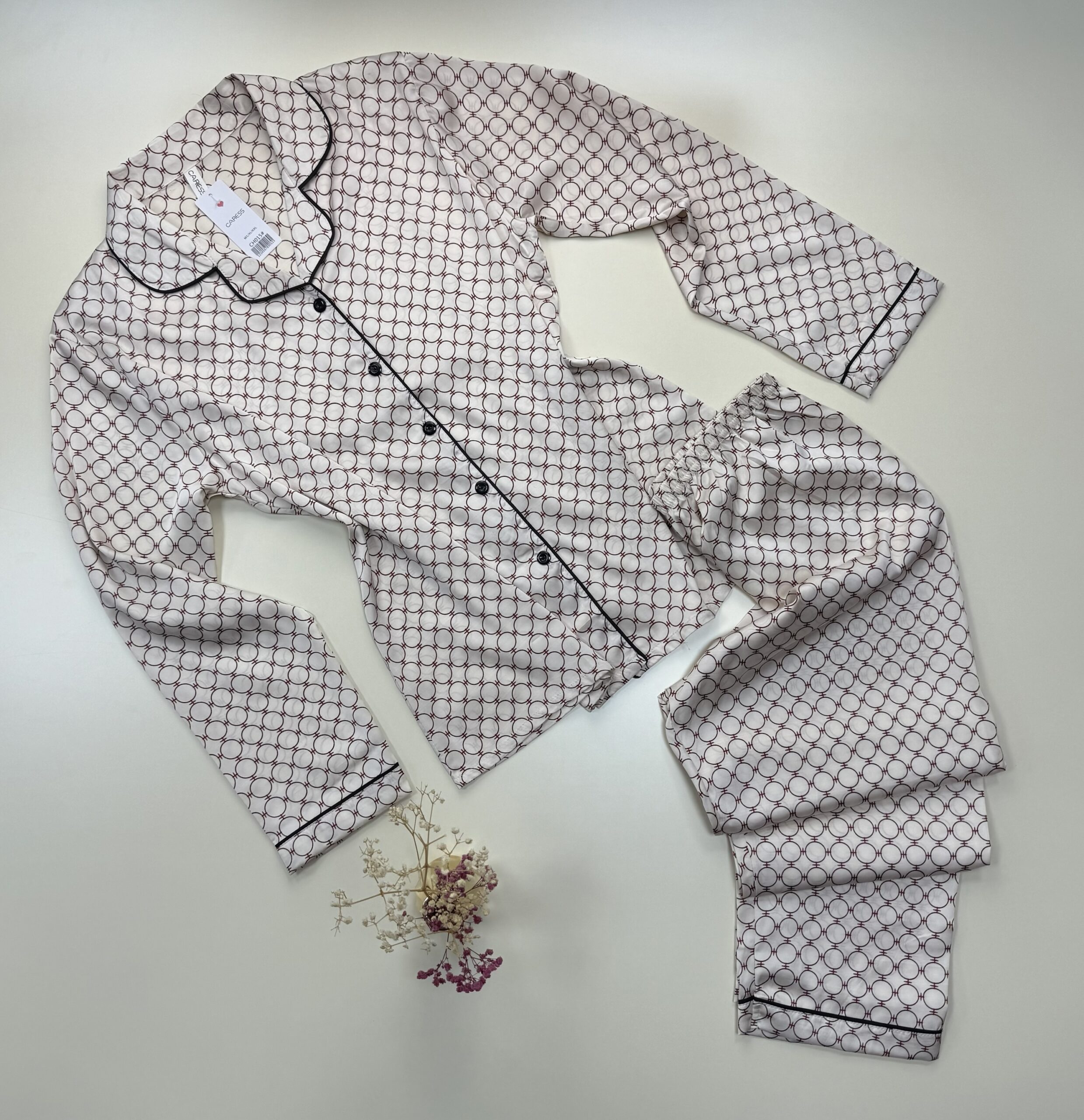 Pyjama en satin boutonné " Crème "
