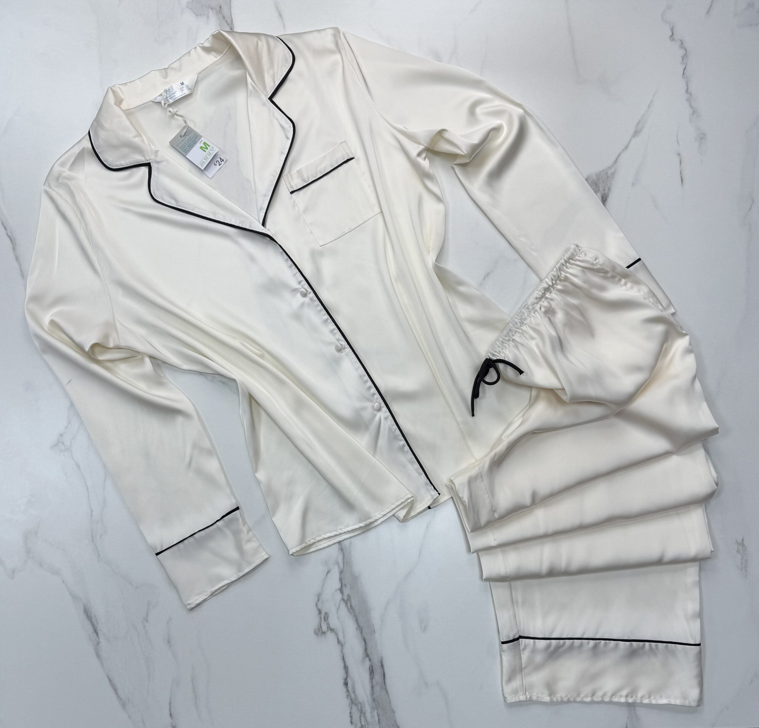 Pyjama boutonné en satin primark " Blanc cassé "