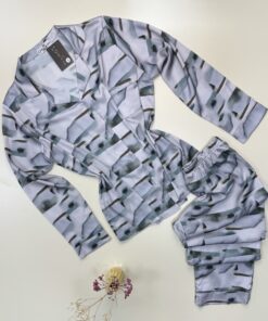 Pyjama boutonné en satin " marbré "