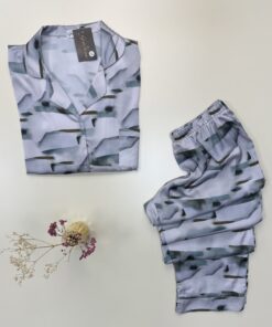 Alternative view of Pyjama boutonné en satin " marbré "