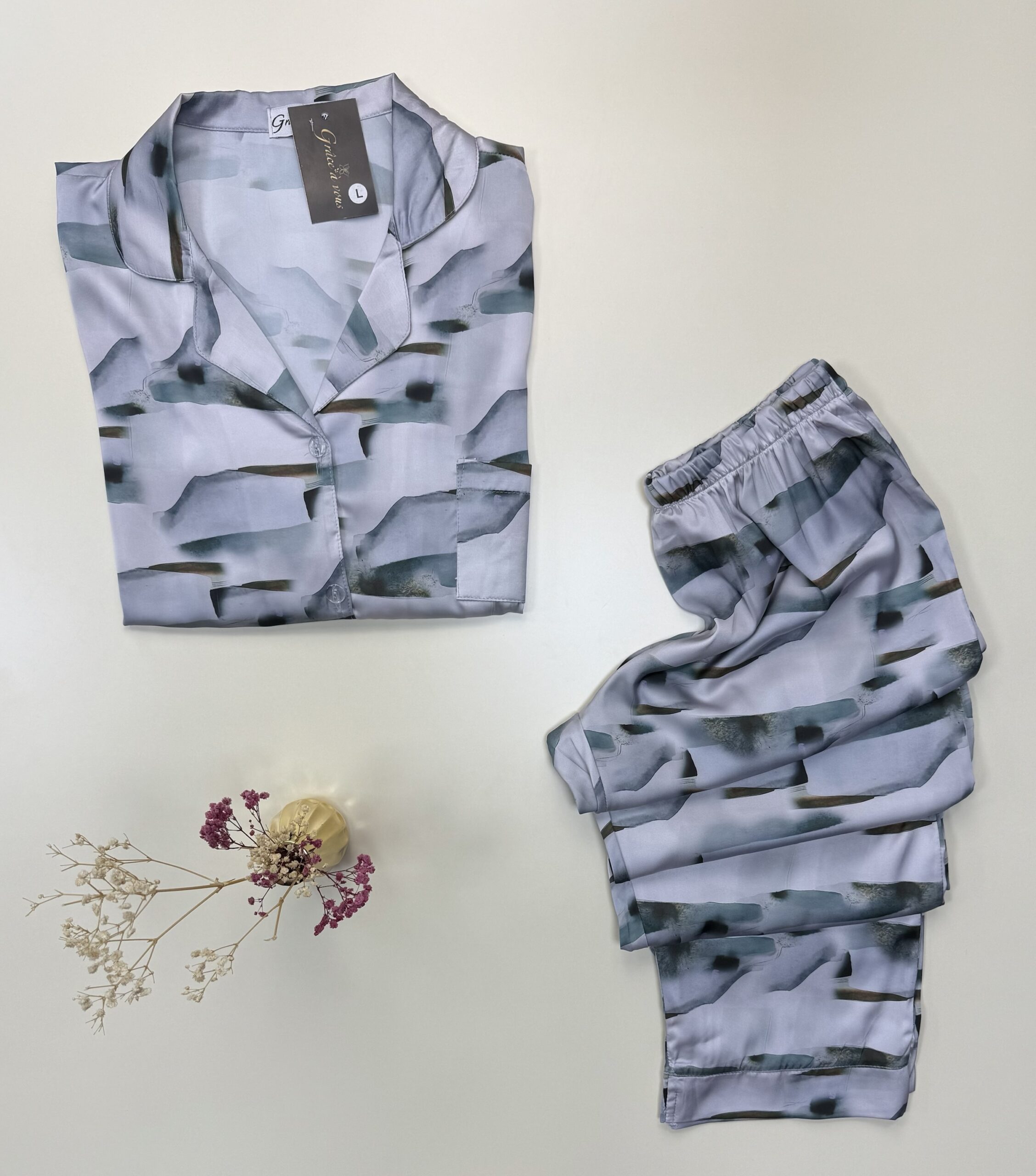 Pyjama boutonné en satin " marbré " – Image 2