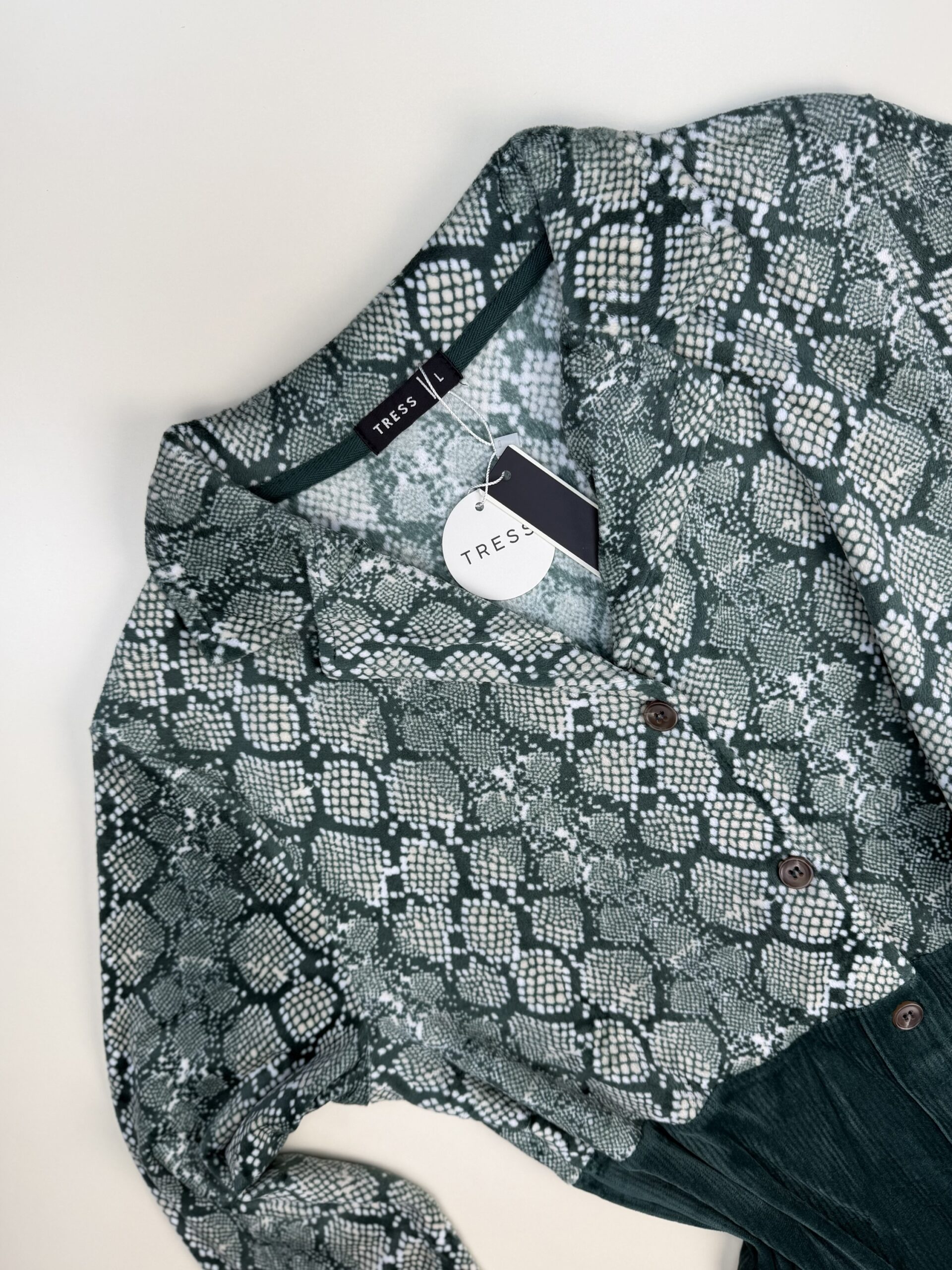 Chemise de nuit boutonné " Vert " – Image 2