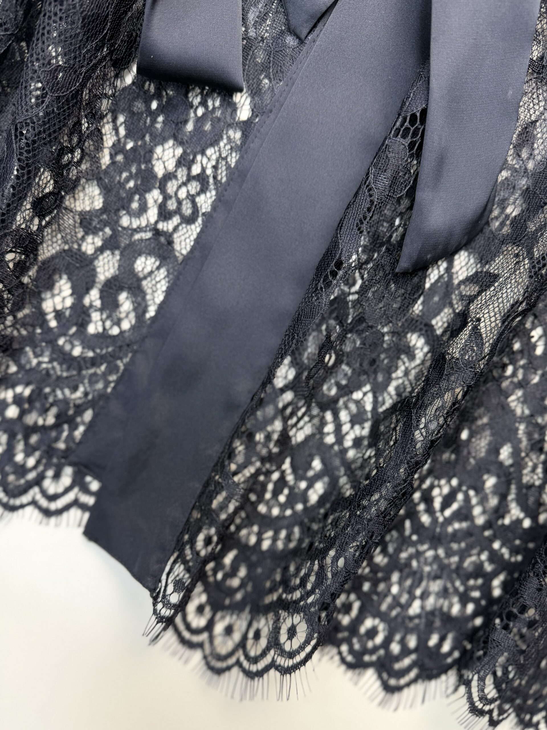 Peignoir en dentelle H " Noir " – Image 3