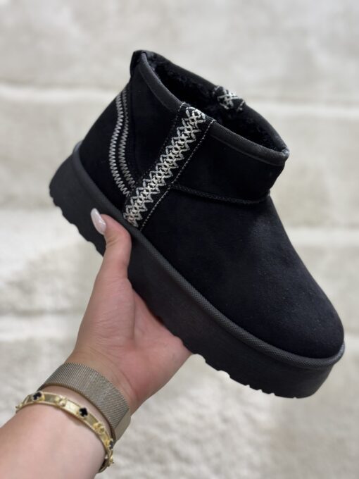 UGG  " Black "