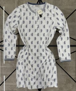 Alternative view of Chemise de nuit boutonné " Blanche à motifs "