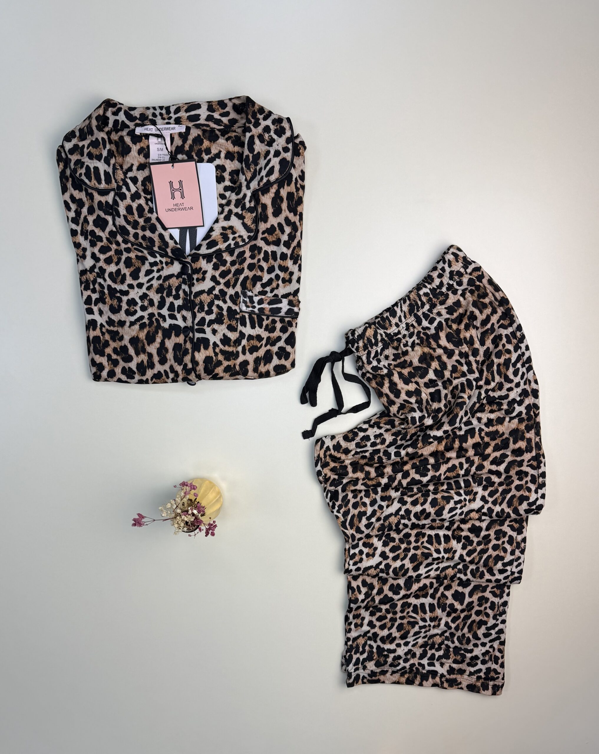 Pyjama boutonné haut manche longue H " Léopard " – Image 3