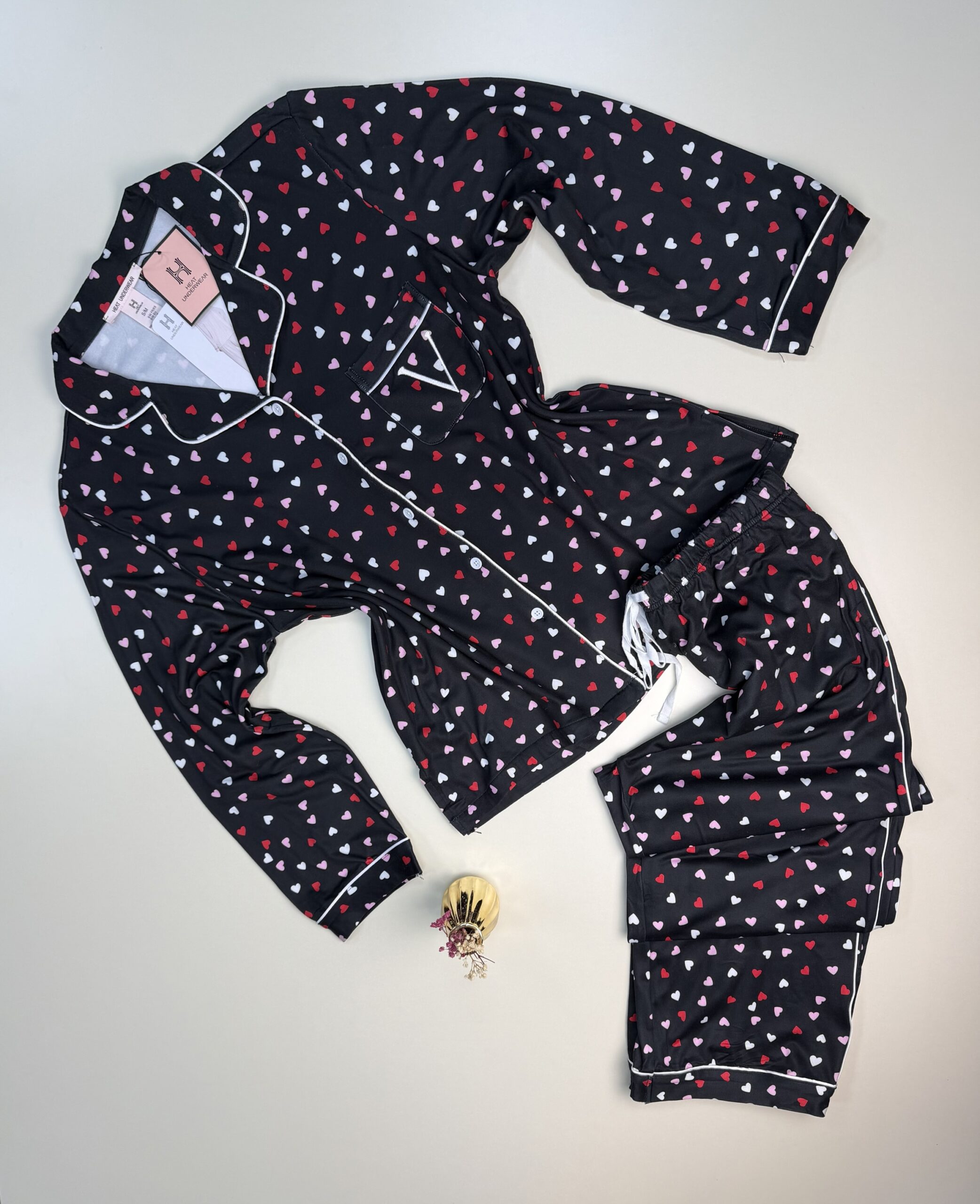 Pyjama boutonné haut manche longue H " Noir petit cœur "