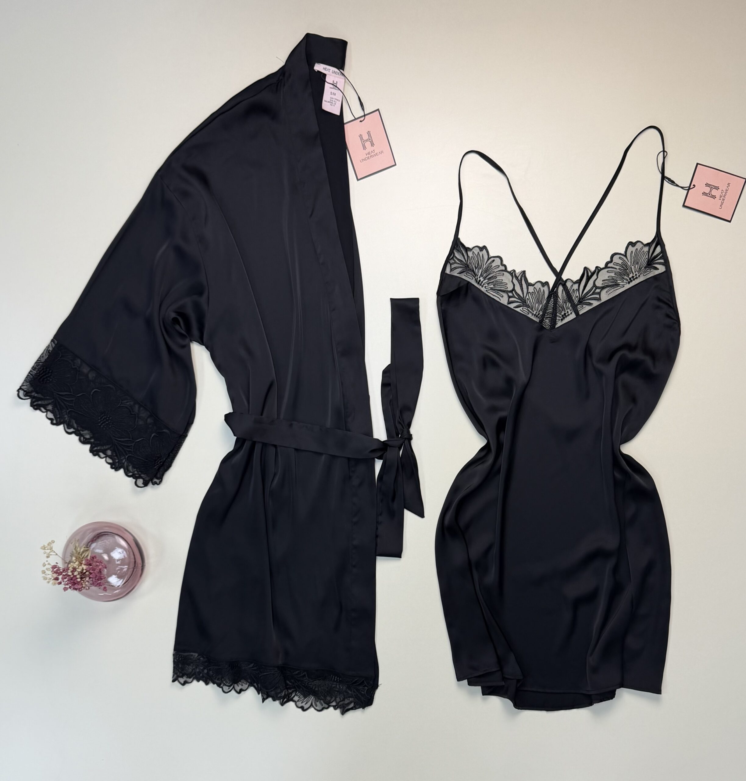 Ensemble nuisette peignoir en satin " Noir "