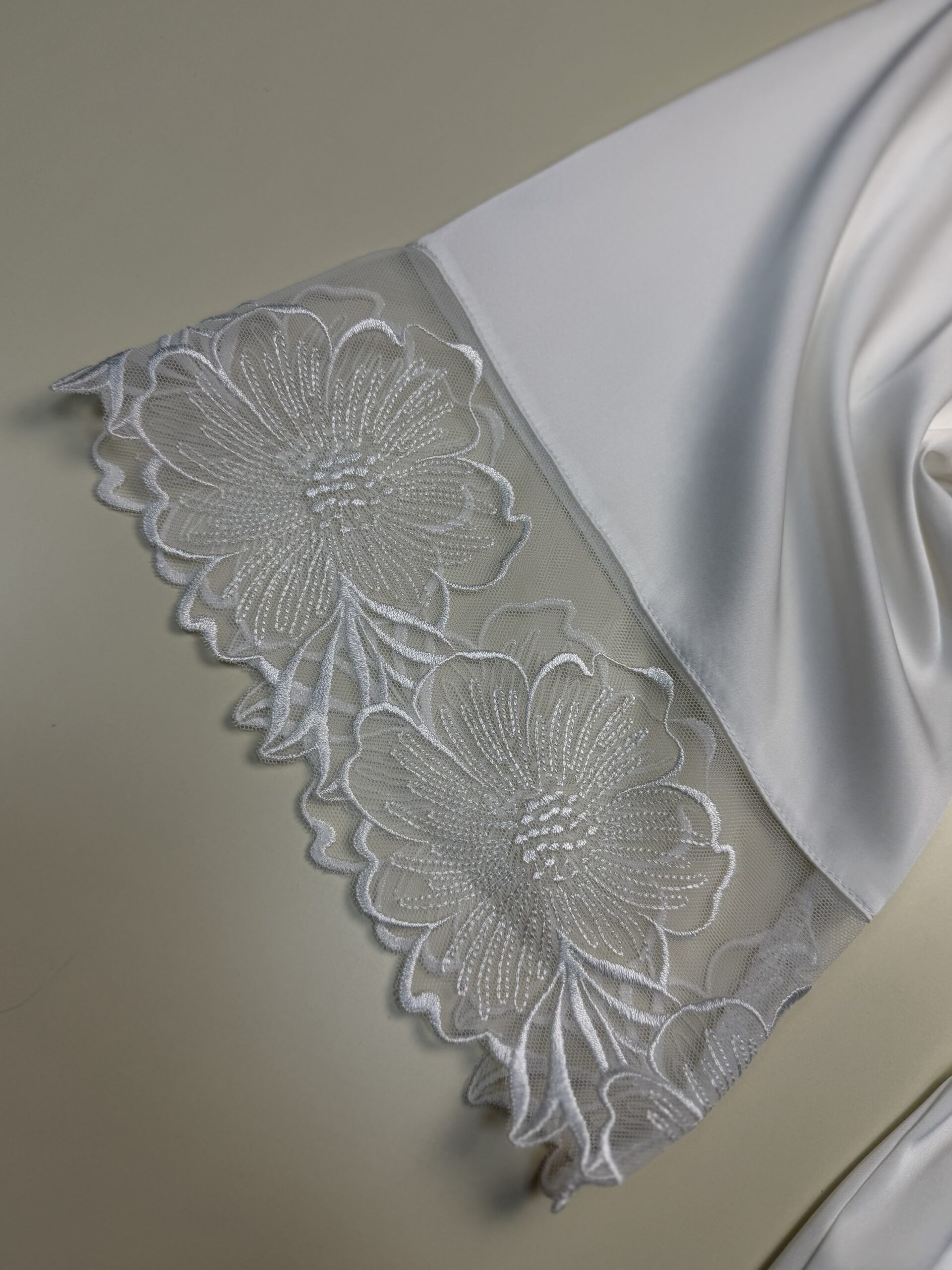 Ensemble nuisette peignoir en satin " Blanc " – Image 4