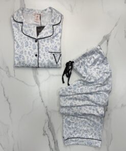 Alternative view of Pyjama boutonné haut manche longue H " Bleu léopard "