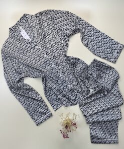 Pyjama boutonné en satin " Noir "