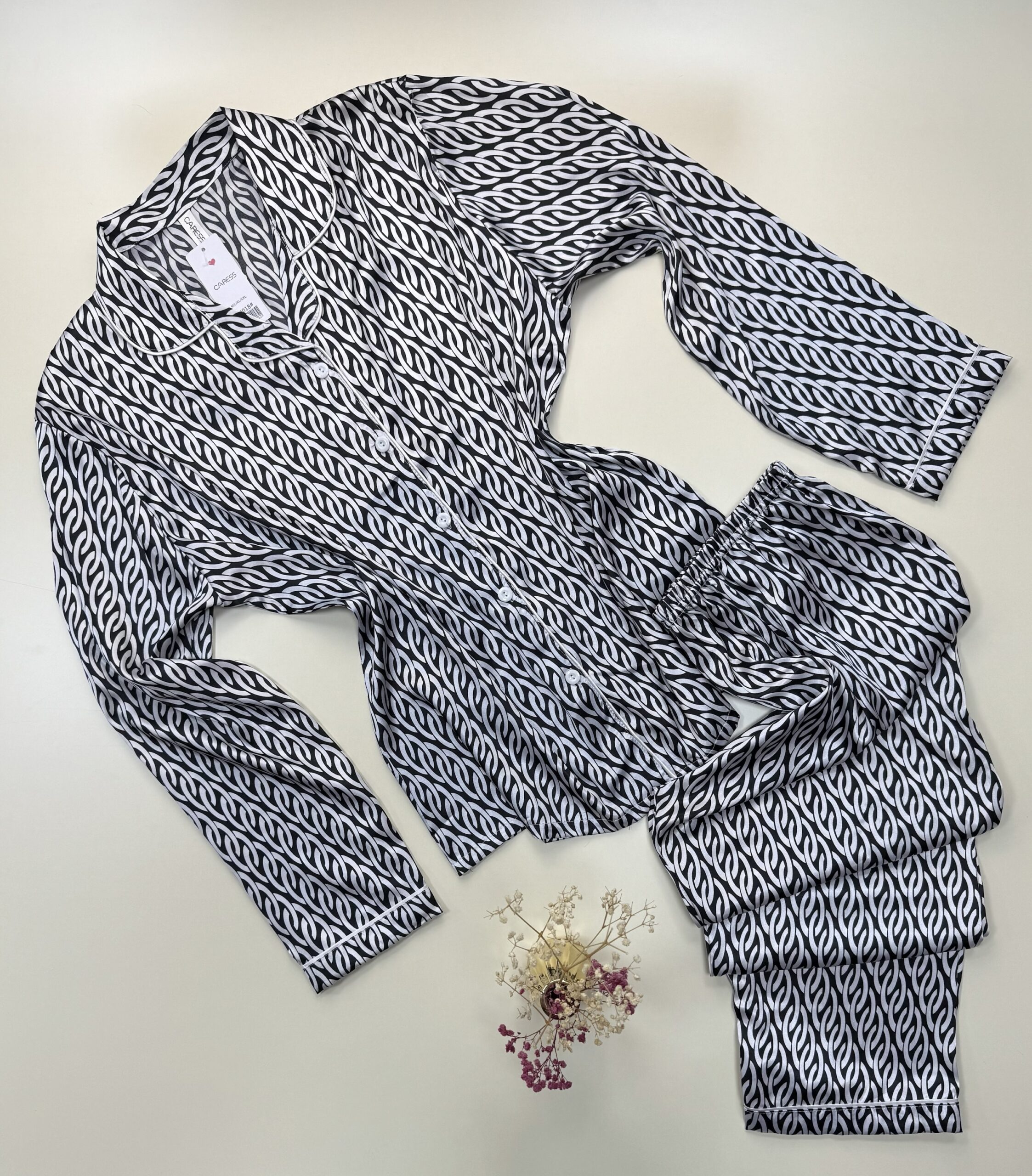 Pyjama boutonné en satin " Noir "