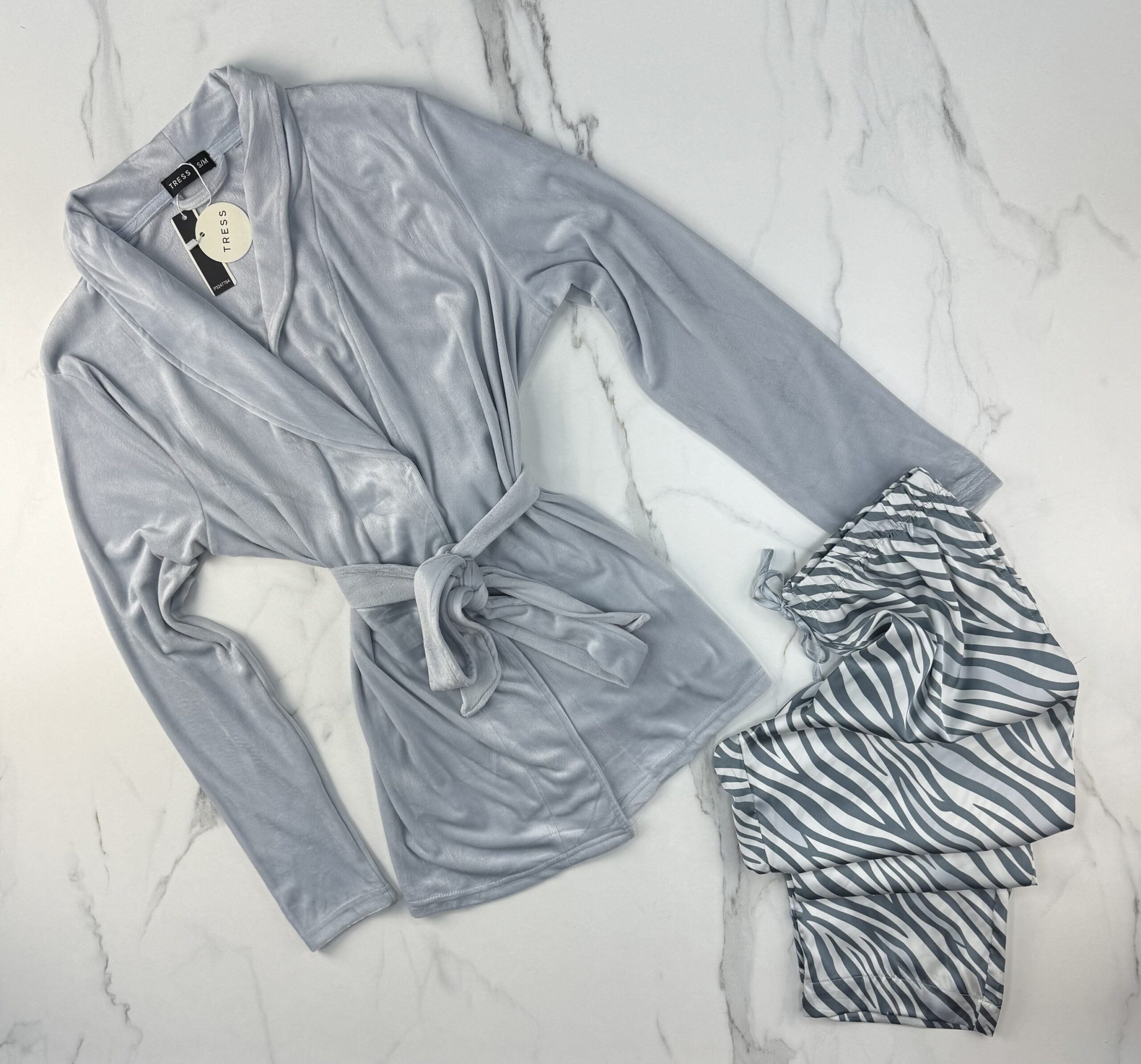Pyjama 3 pcs en satin et kimono velours " Bleu " – Image 2