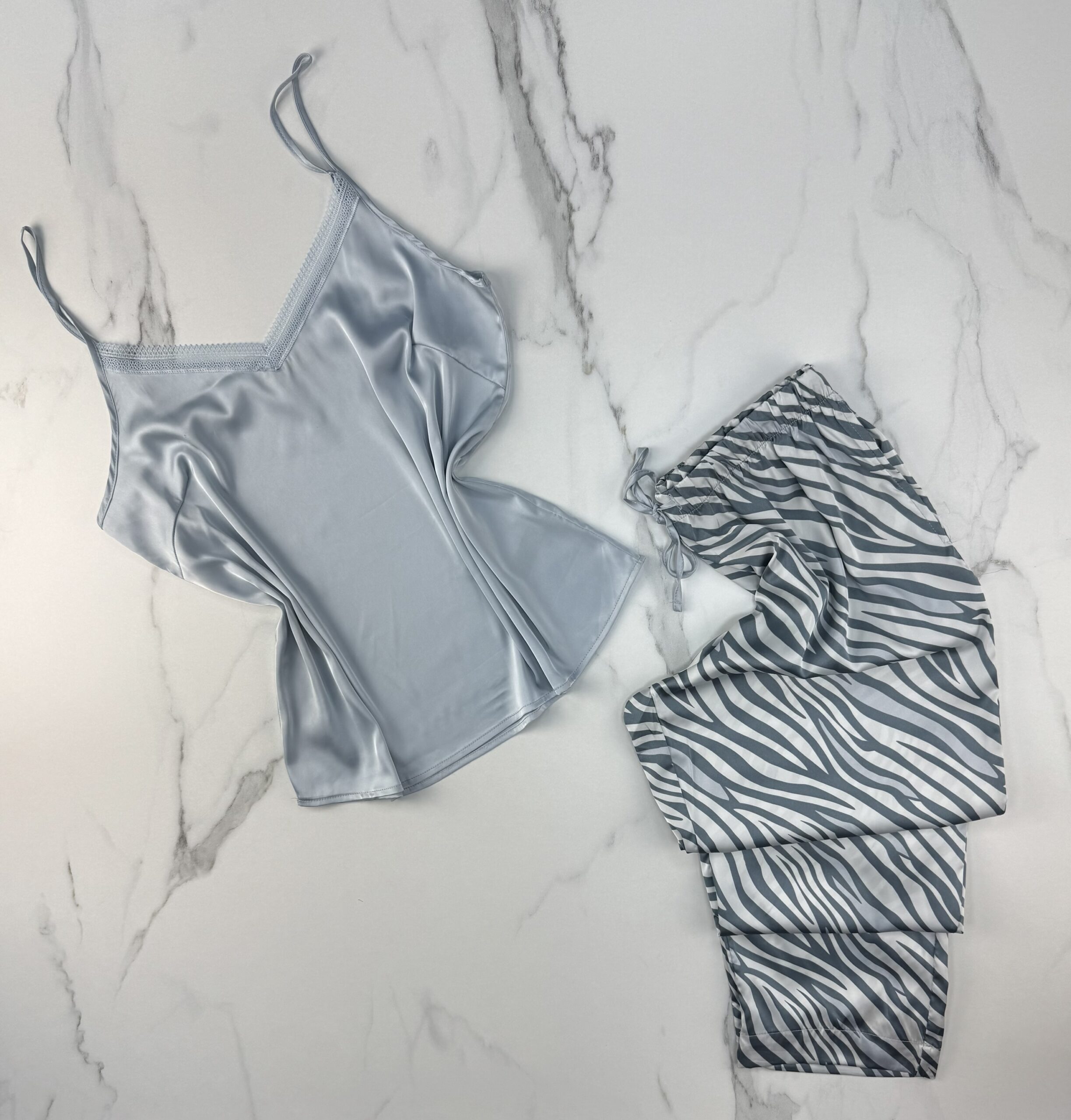 Pyjama 3 pcs en satin et kimono velours " Bleu " – Image 3