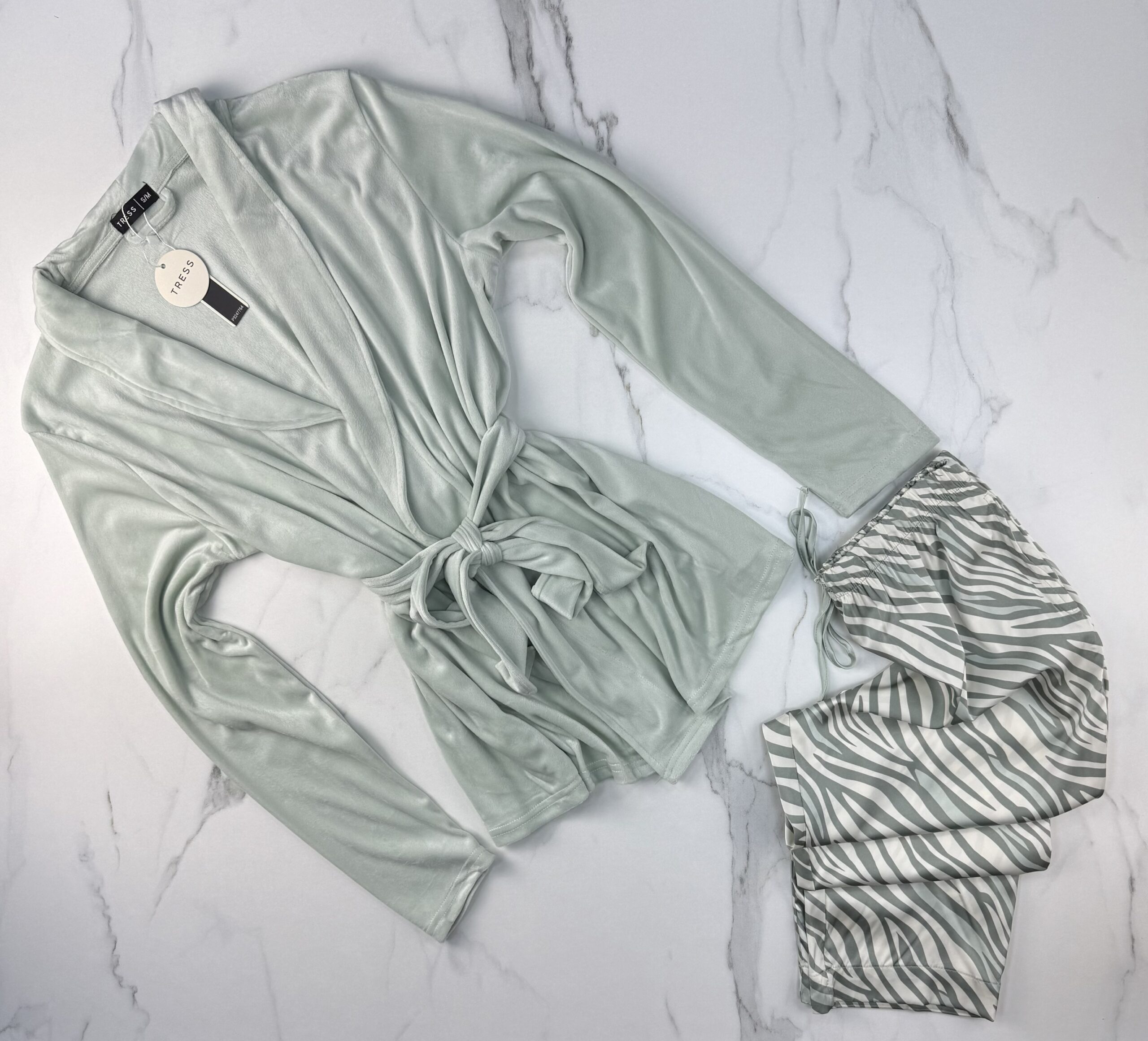 Pyjama 3 pcs en satin et kimono velours " VERT " – Image 3