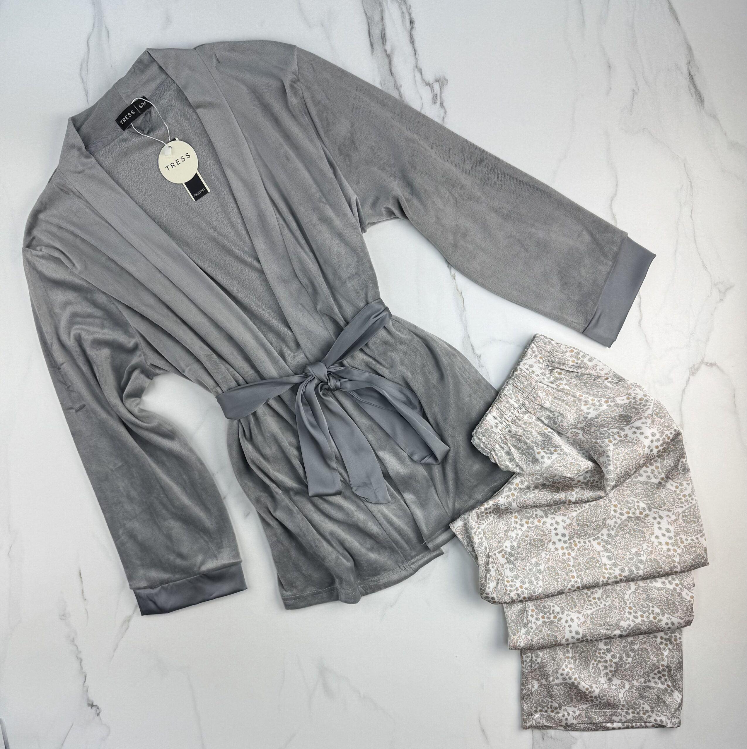 Pyjama 3 pcs en satin et kimono velours " Gris " – Image 2