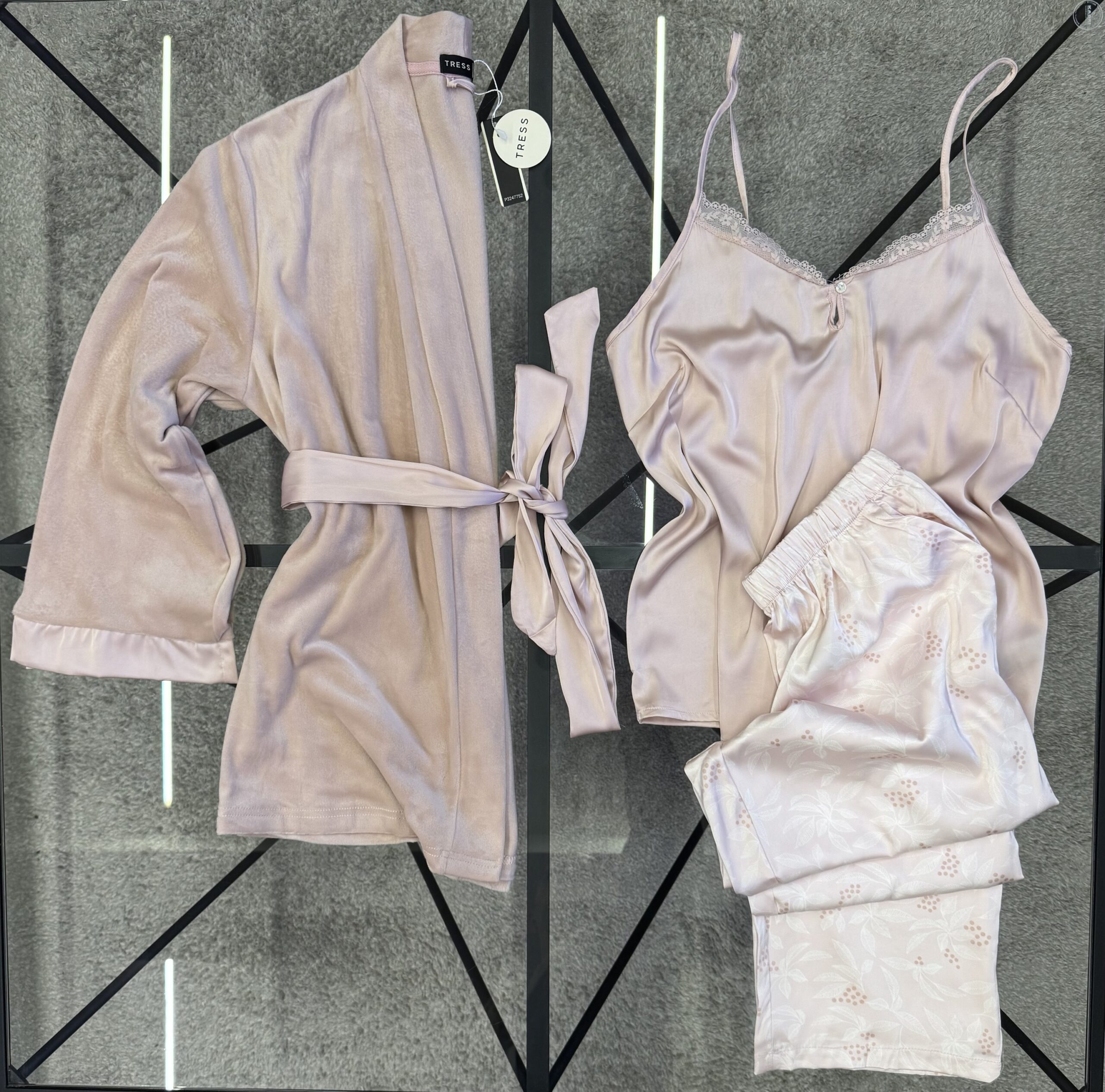 Pyjama 3 pcs en satin et kimono velours " Rose " – Image 4