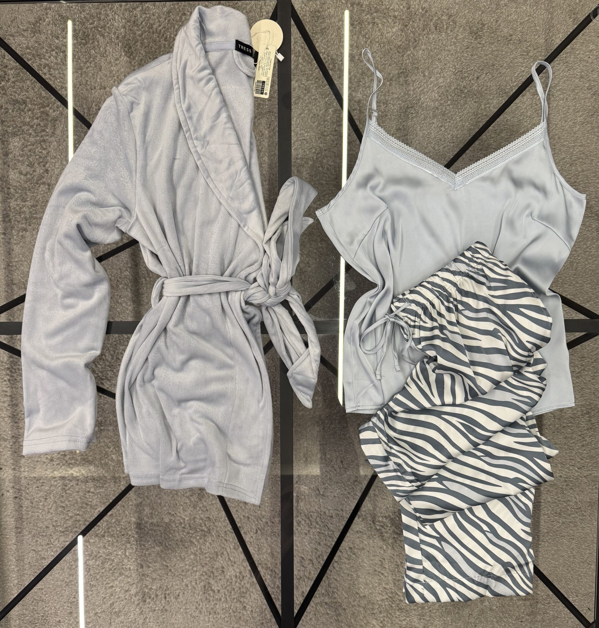 Pyjama 3 pcs en satin et kimono velours " Bleu " – Image 4
