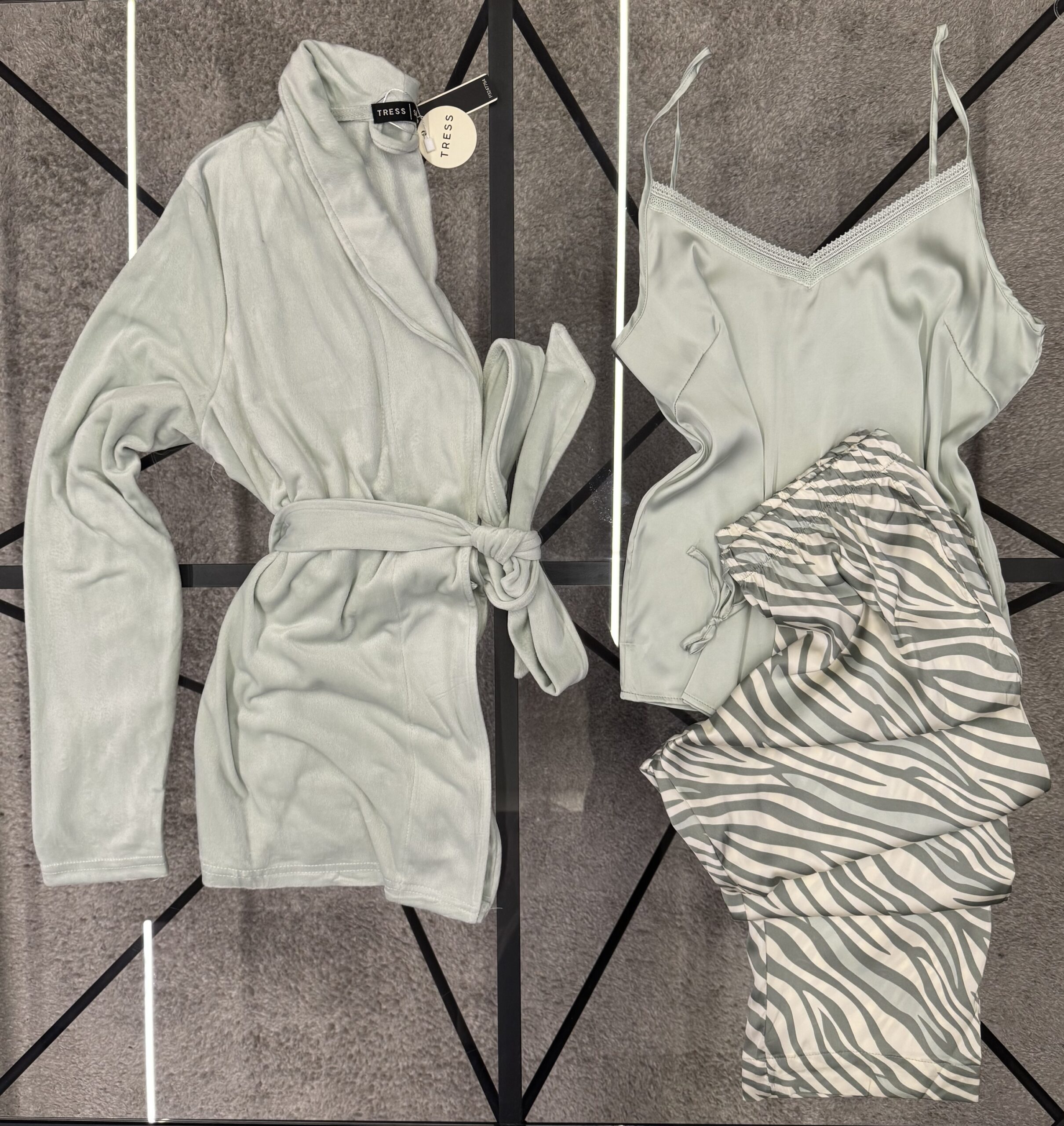 Pyjama 3 pcs en satin et kimono velours " VERT " – Image 4